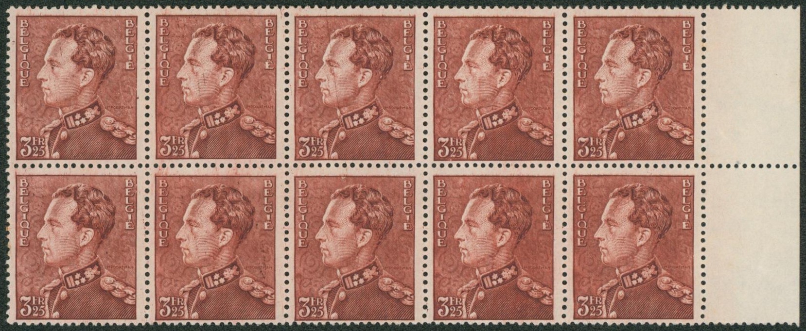 n°531a** en bloc de 10 neuf sans charnières. Curiosité sur 6 timbres : griffe de couleur sur le visage.