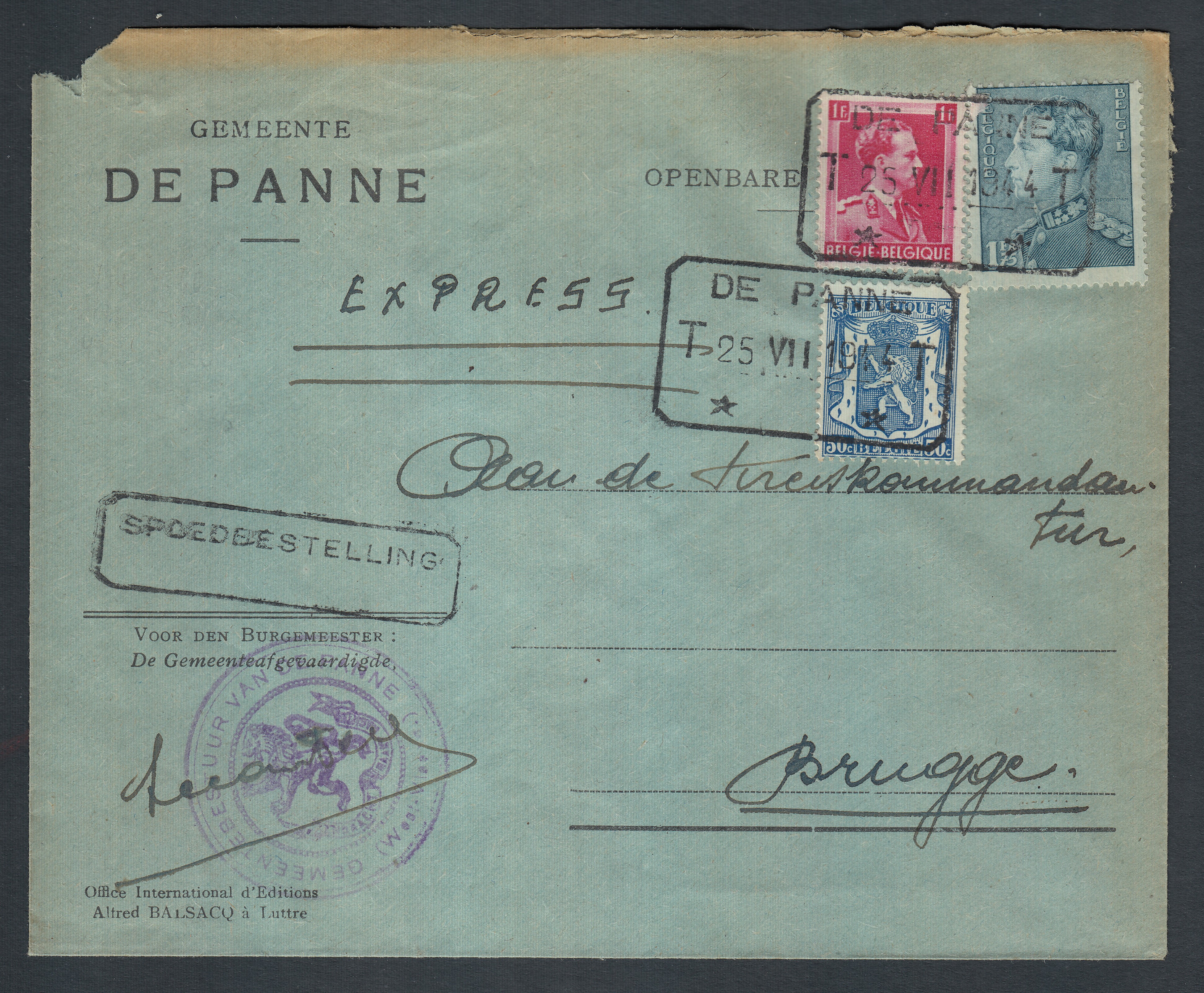 426 +430 +528 sur lettre administrative à entête «Gemeente DE PANNE » en exprès de De Panne ( Cachet rectangulaire des C.F.) le 25.VII.1944 vers Brugge.